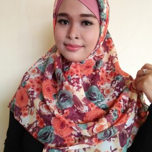 Segiempat Motif Bunga Warna Merah Bata