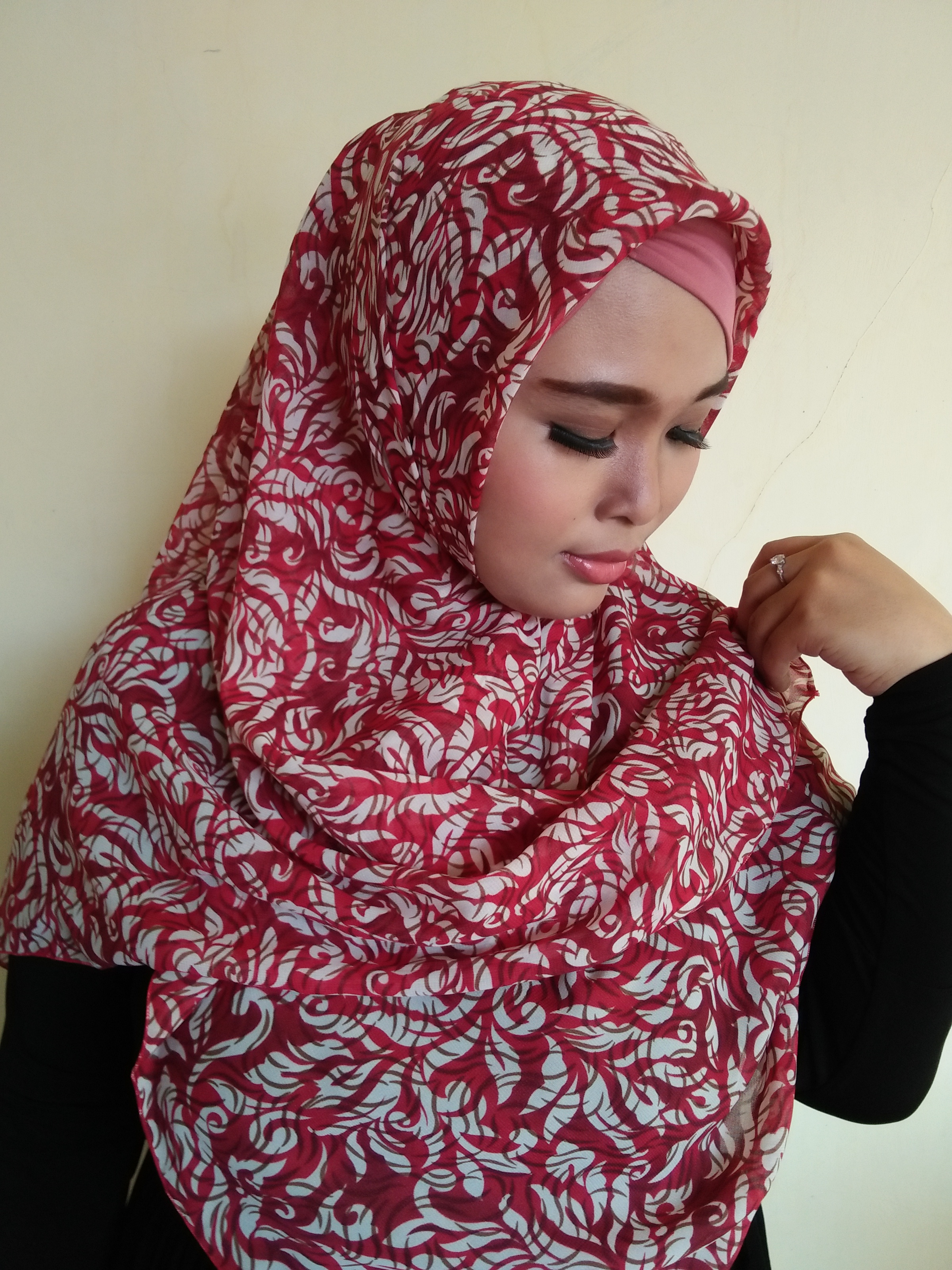 Konsep 86 Warna  Jilbab  Merah  Darah