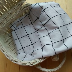 Pashmina Monochrome Kotak-Kotak Besar Bahan Katun Jepang Warna Putih